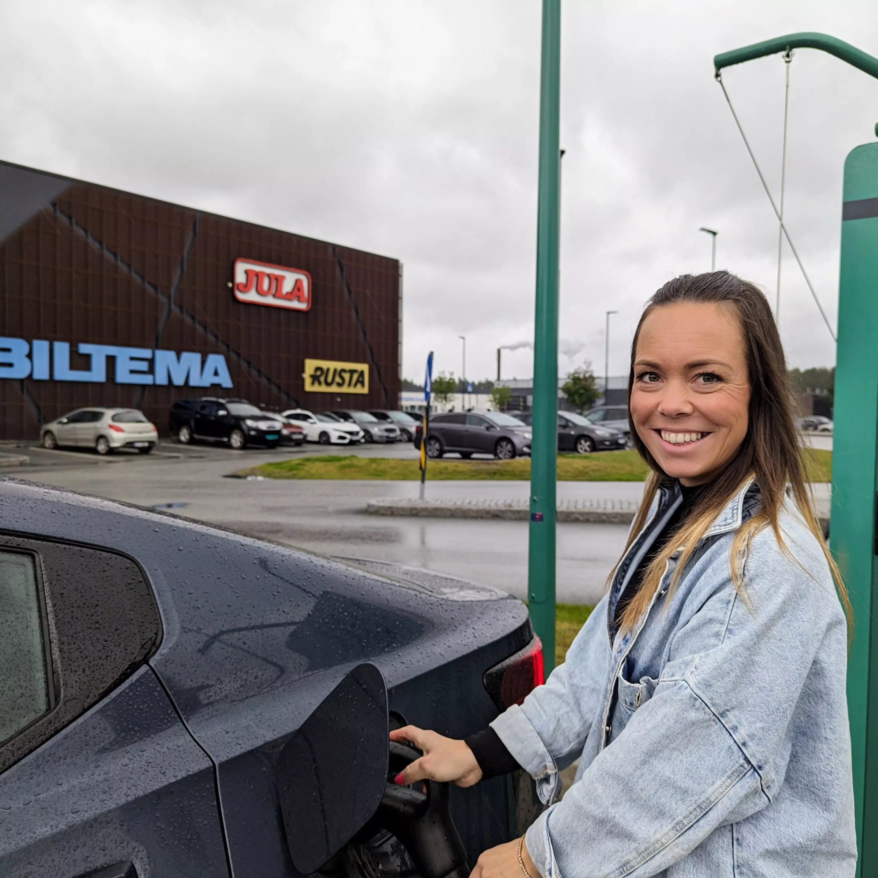 Elbillading ved næringsbygg-idx
